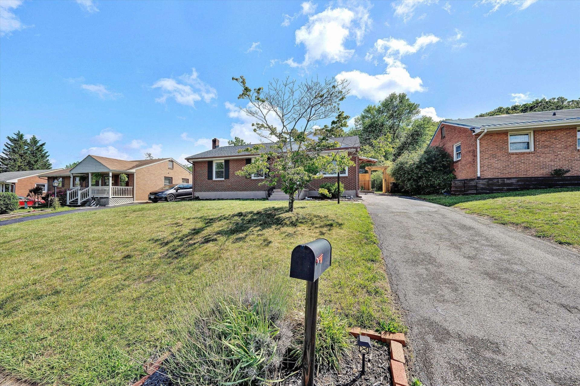 1420 Arrow DR - Photo 36