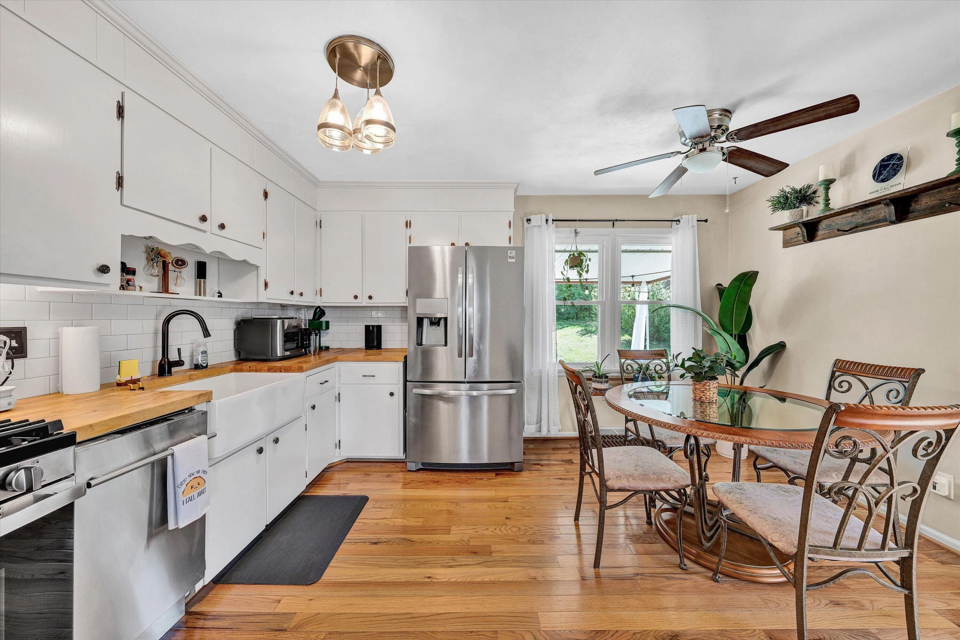 1420 Arrow DR - Photo 10