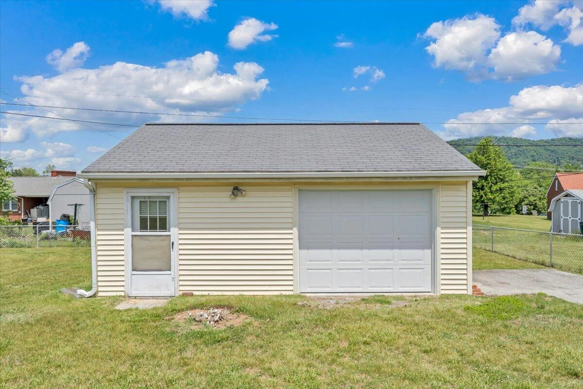 2534 Pinecrest DR - Photo 43