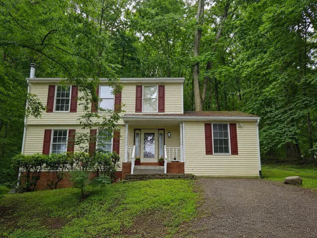 7498 James WAY, Radford, VA, 24141