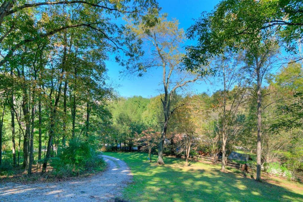 7498 James WAY - Photo 33