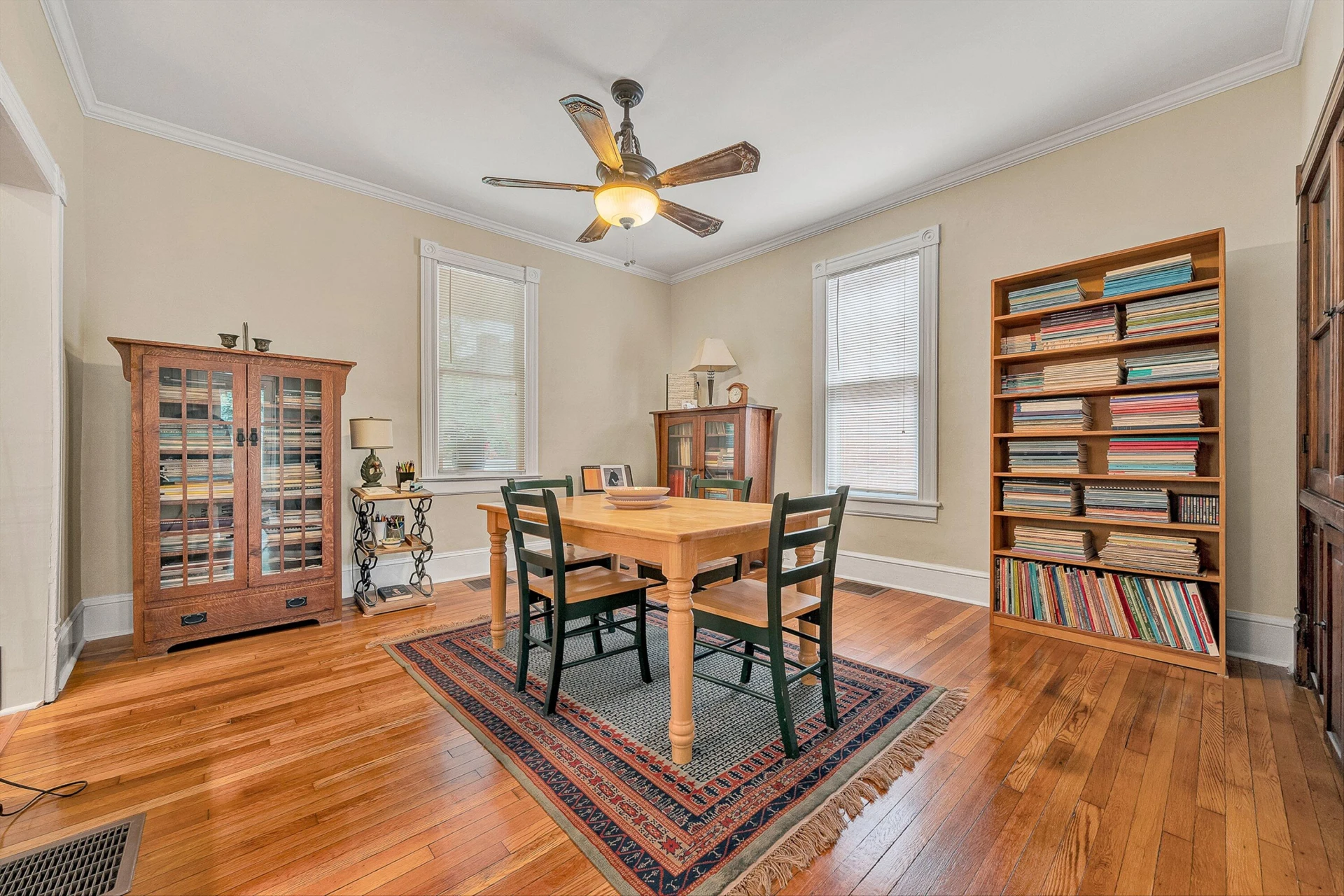 646 Elm AVE - Photo 18
