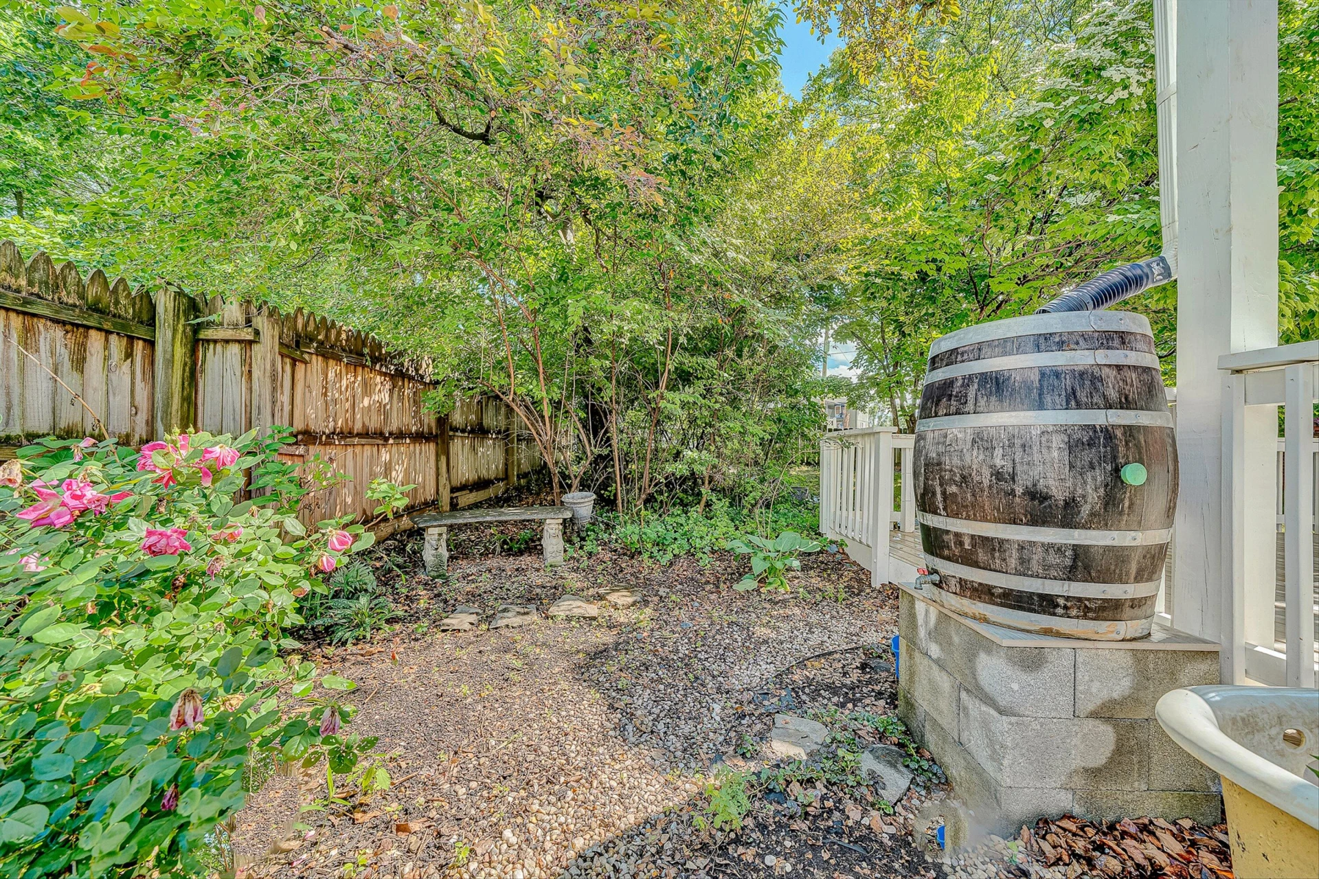 646 Elm AVE - Photo 40