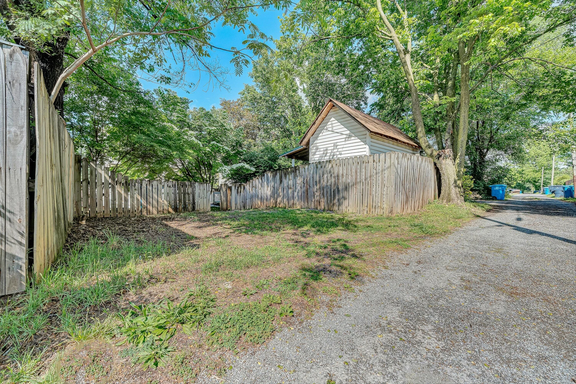 646 Elm AVE - Photo 46