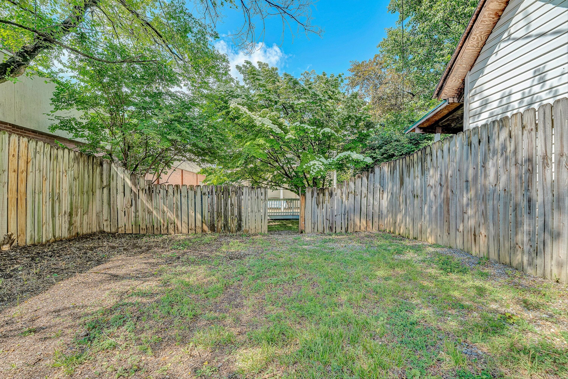 646 Elm AVE - Photo 47