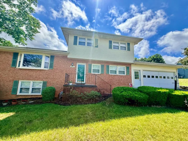 4948 Lake DR