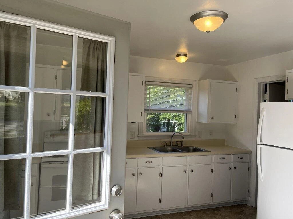 2545 Denniston AVE - Photo 12