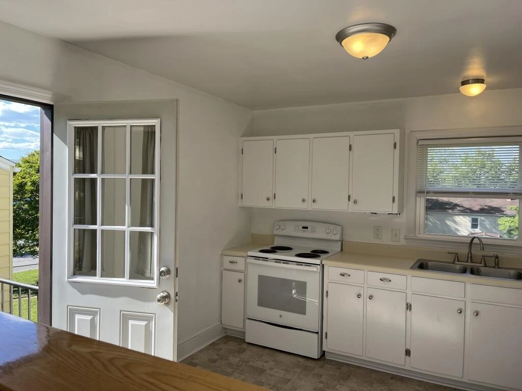 2545 Denniston AVE - Photo 3