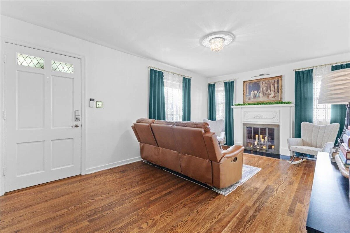 2529 Derwent DR - Photo 10