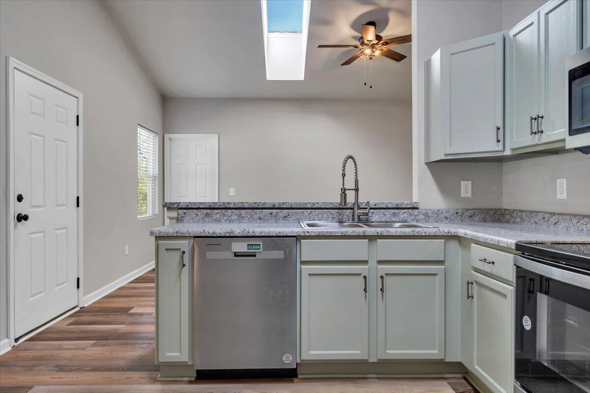 1611 Barton ST - Photo 10