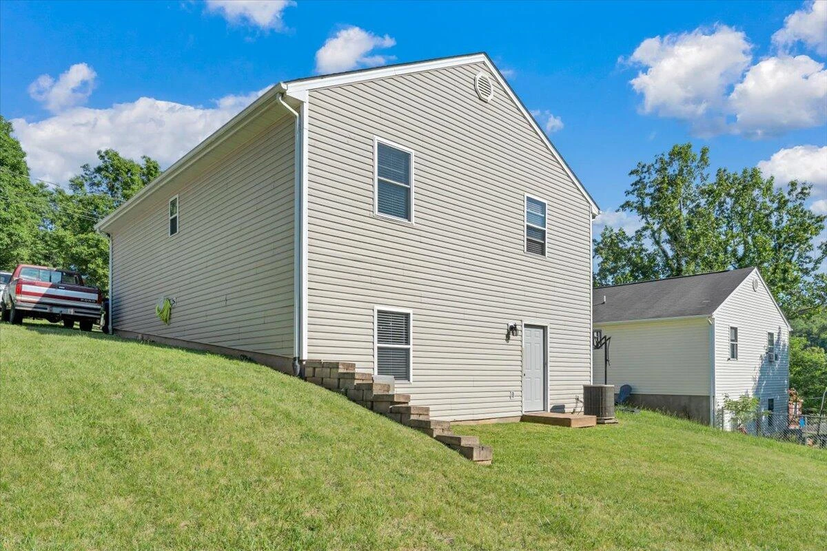1611 Barton ST - Photo 19