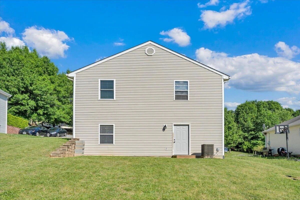 1611 Barton ST - Photo 20