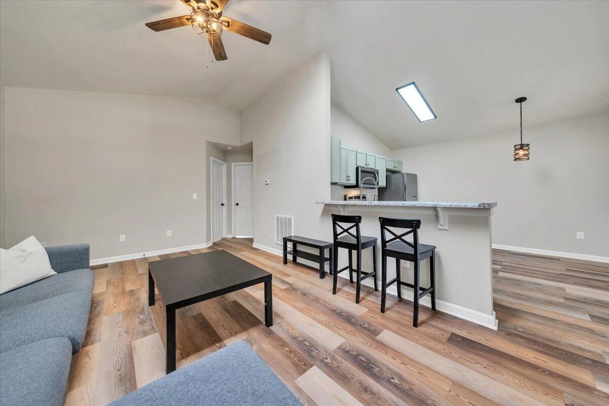 1611 Barton ST - Photo 3