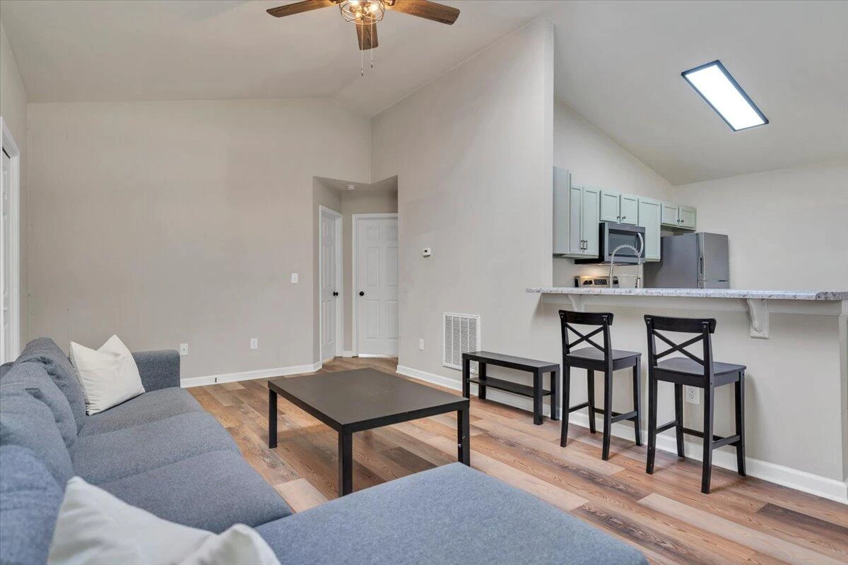 1611 Barton ST - Photo 4