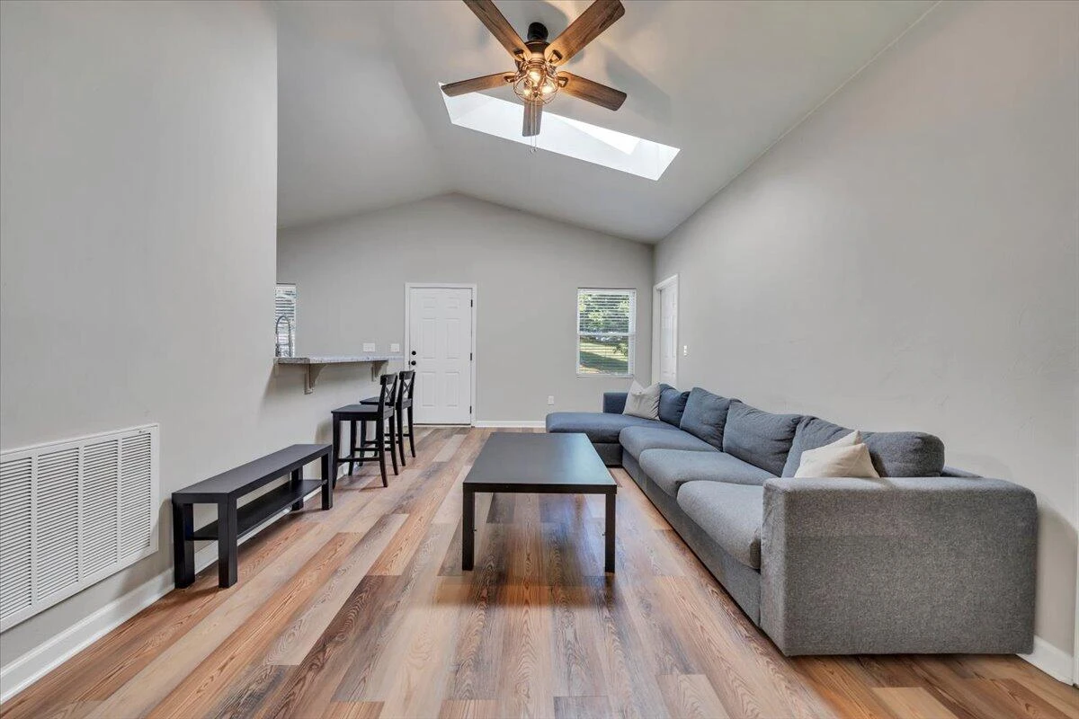 1611 Barton ST - Photo 5