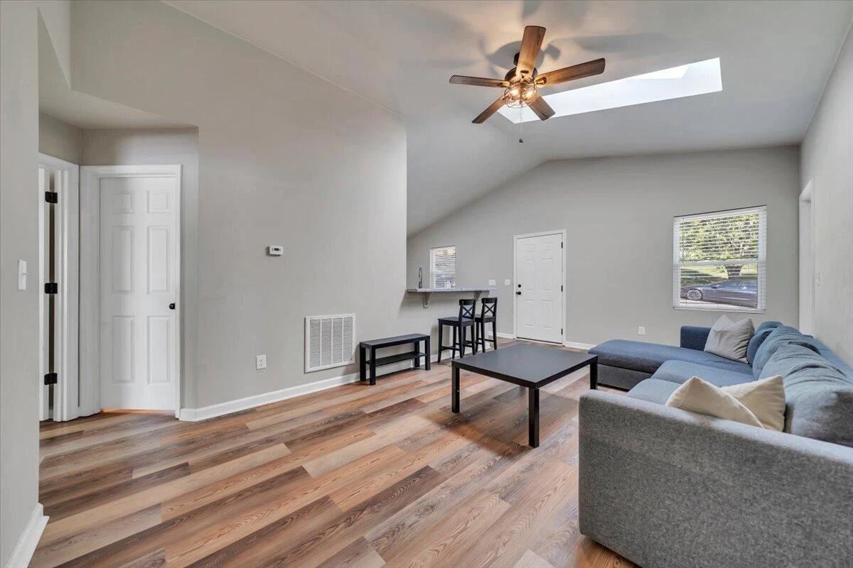 1611 Barton ST - Photo 6