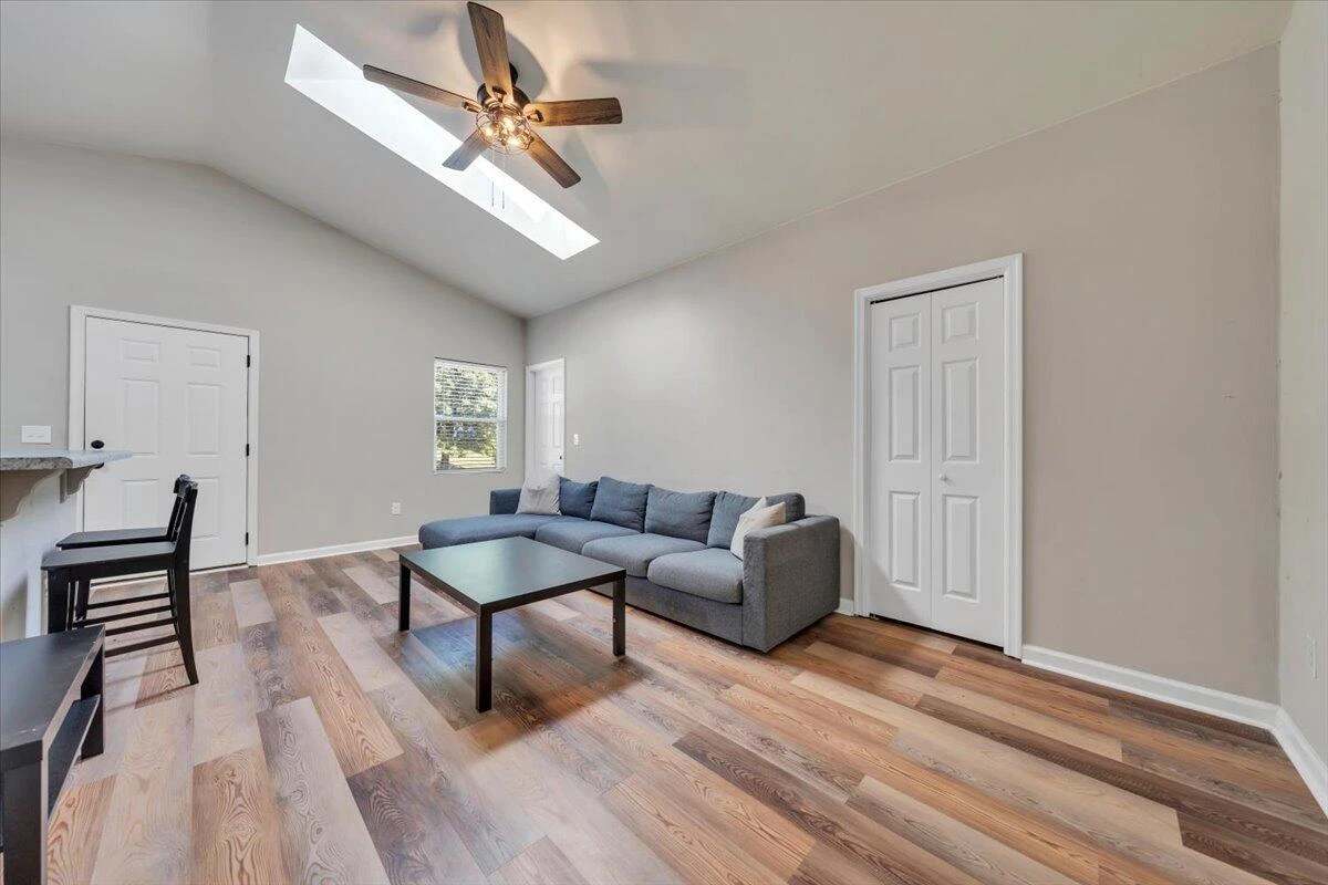 1611 Barton ST - Photo 7