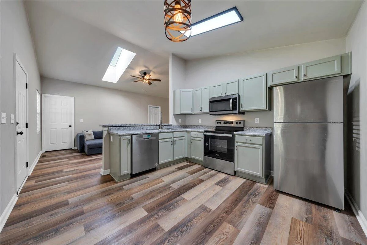 1611 Barton ST - Photo 8