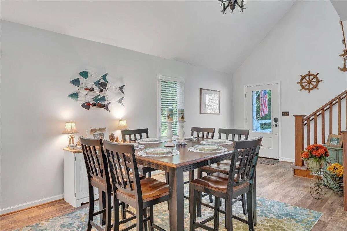 1101 ANGELA CT - Photo 12