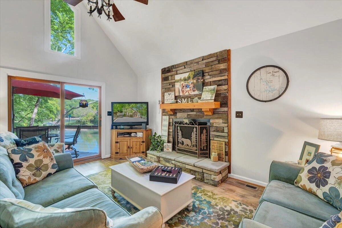 1101 ANGELA CT - Photo 14