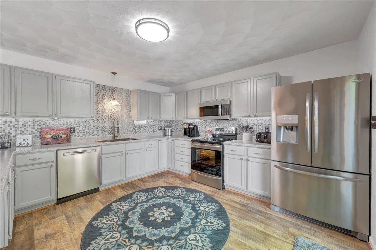 1101 ANGELA CT - Photo 16
