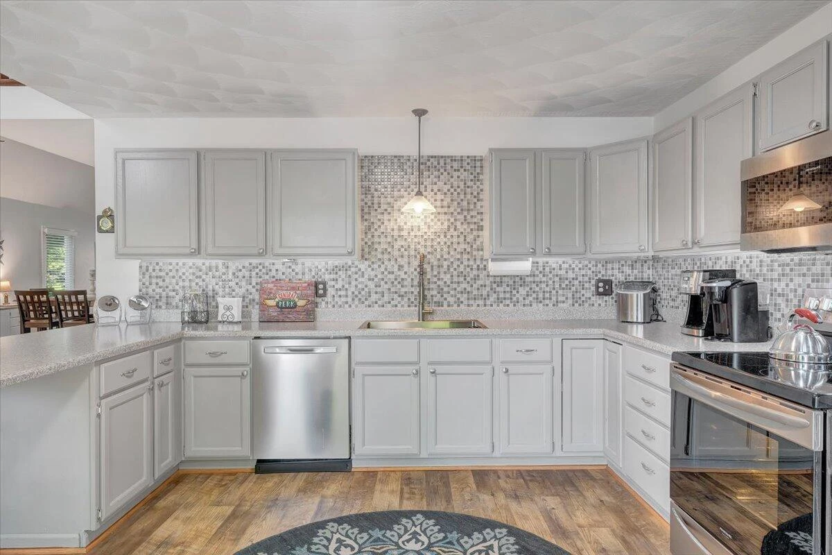 1101 ANGELA CT - Photo 17