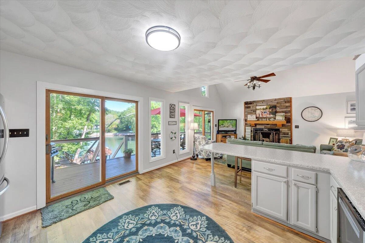 1101 ANGELA CT - Photo 20