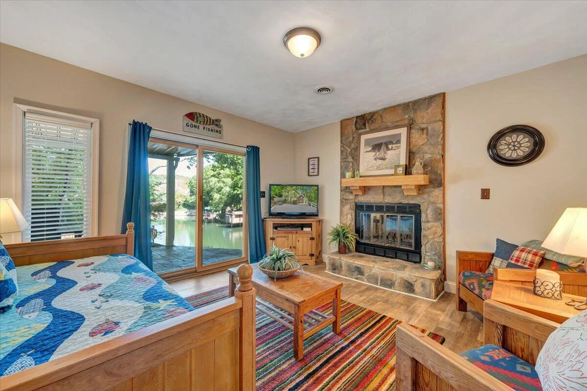 1101 ANGELA CT - Photo 34