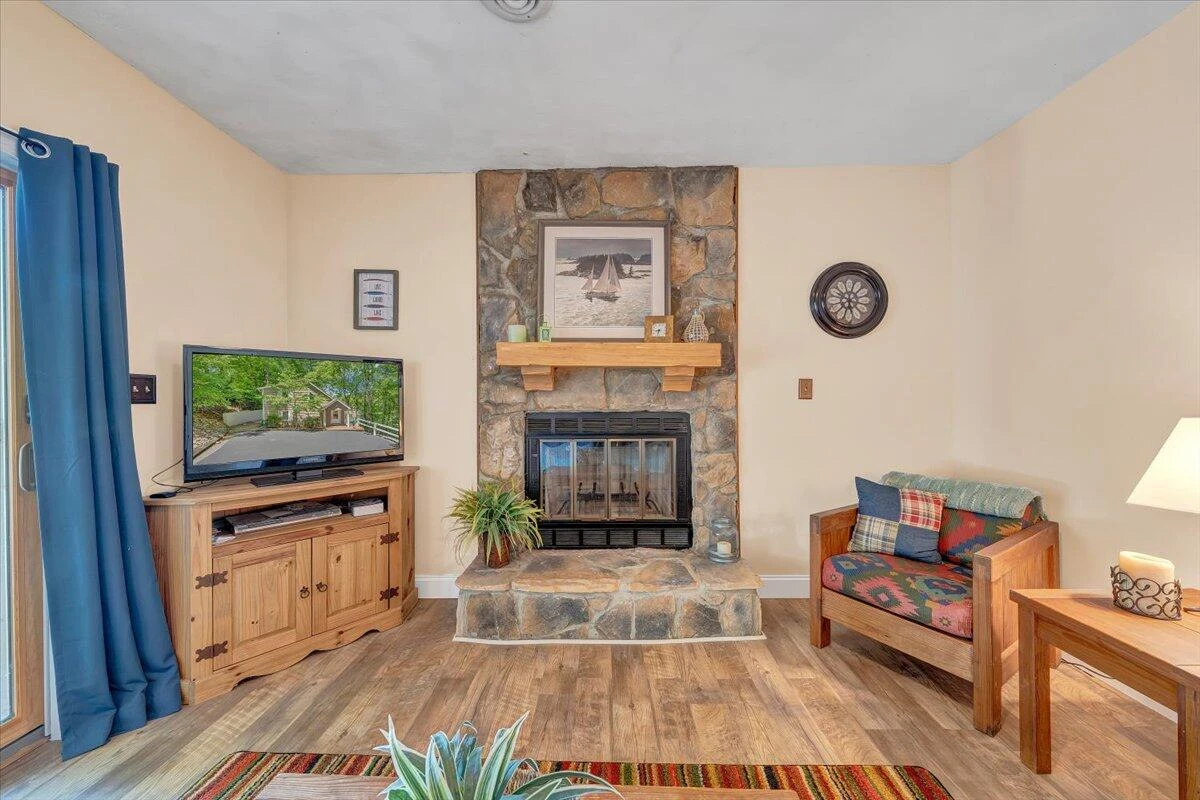 1101 ANGELA CT - Photo 35