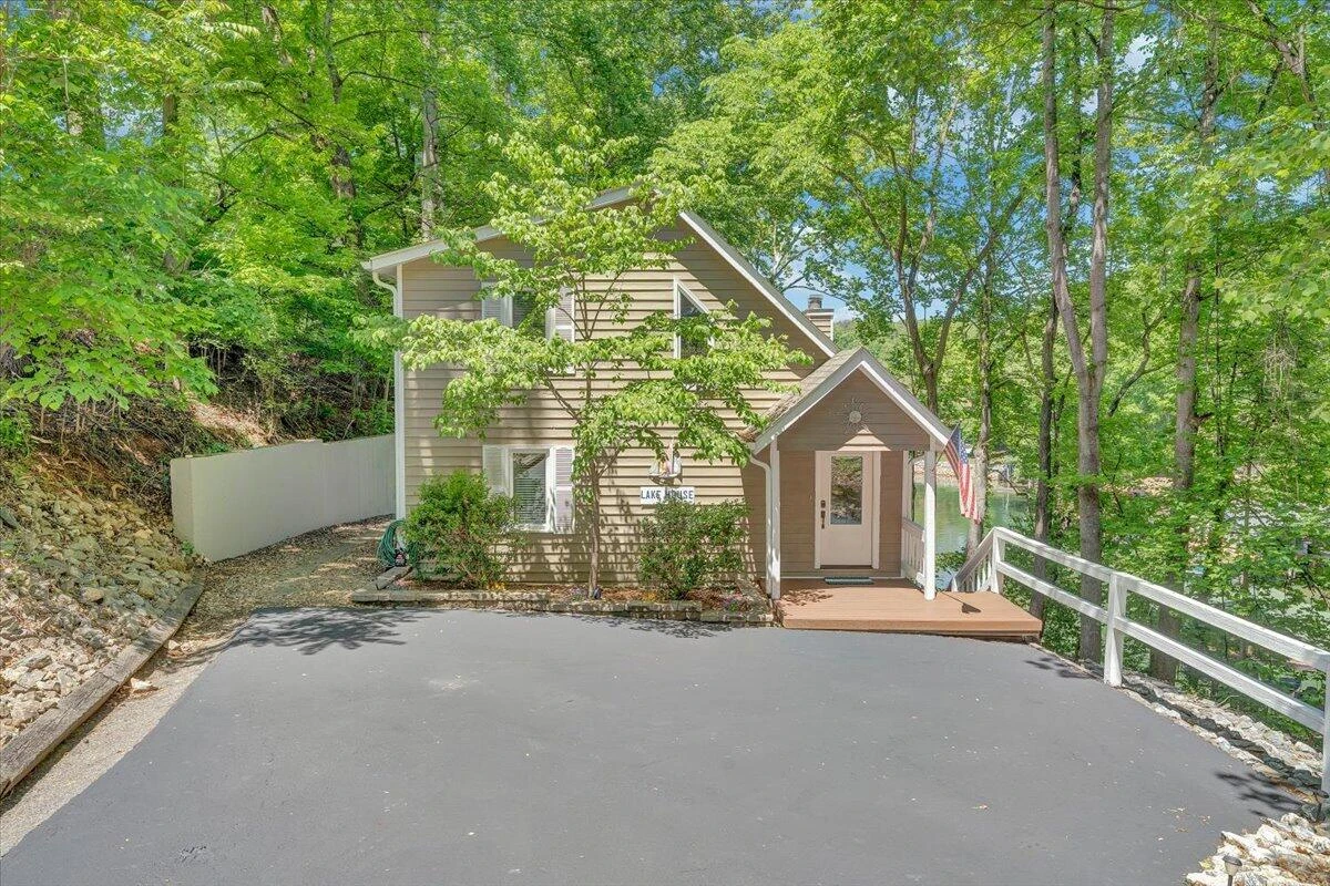 1101 ANGELA CT - Photo 6