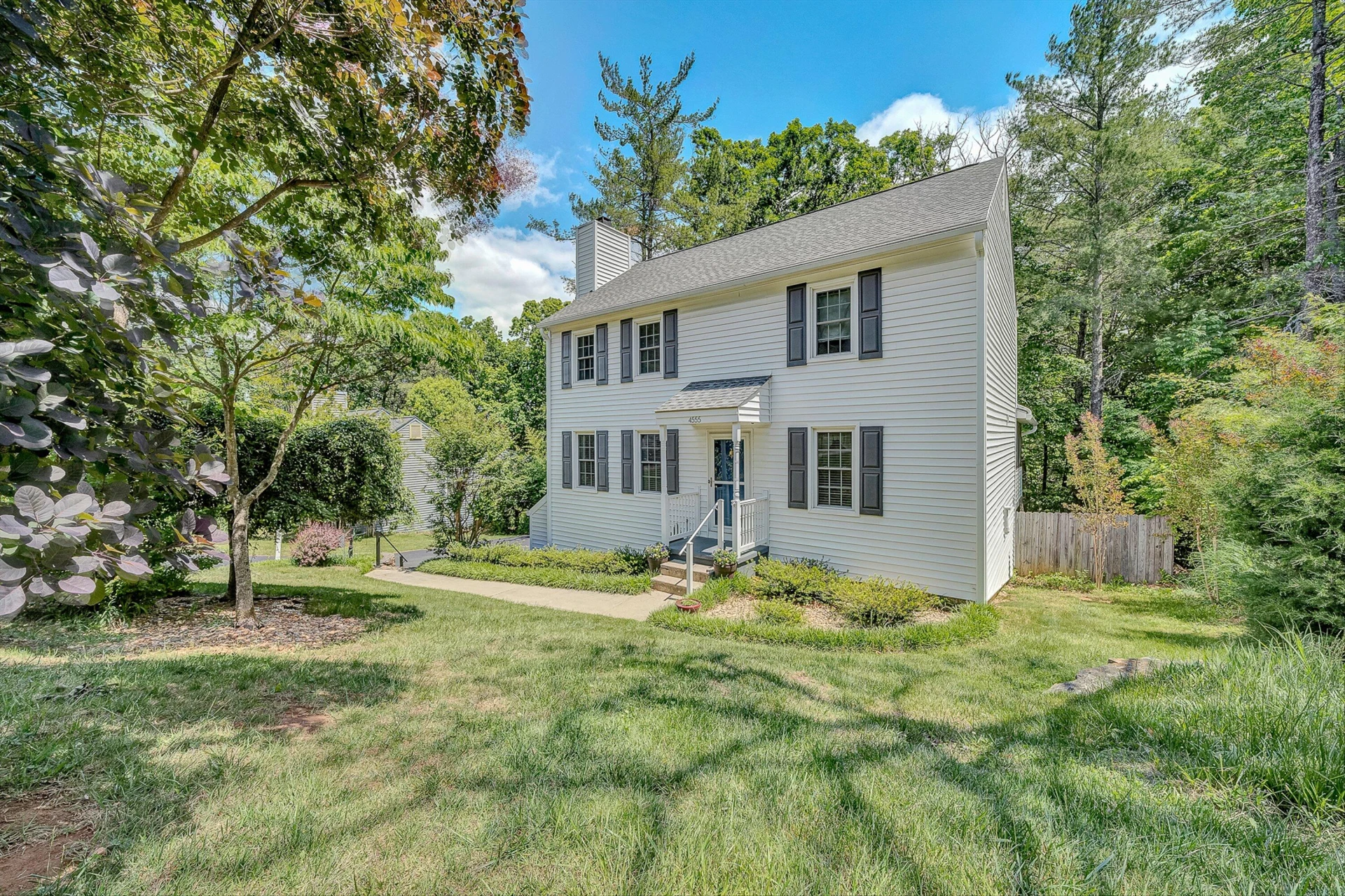 4555 Summerset DR - Photo 2