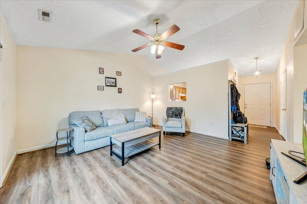 1341 Gillette AVE - Photo 11