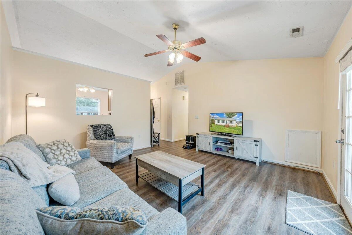 1341 Gillette AVE - Photo 12