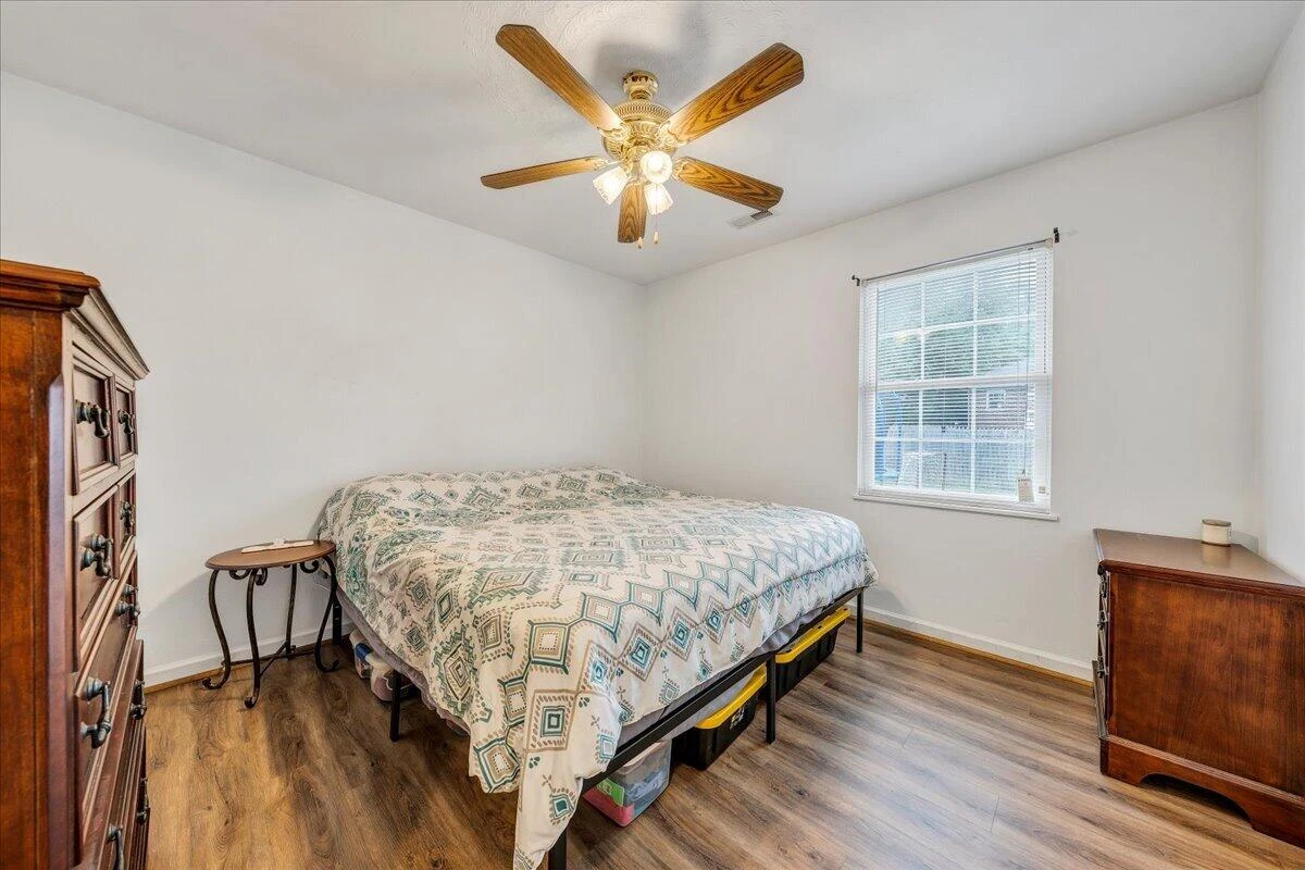1341 Gillette AVE - Photo 13