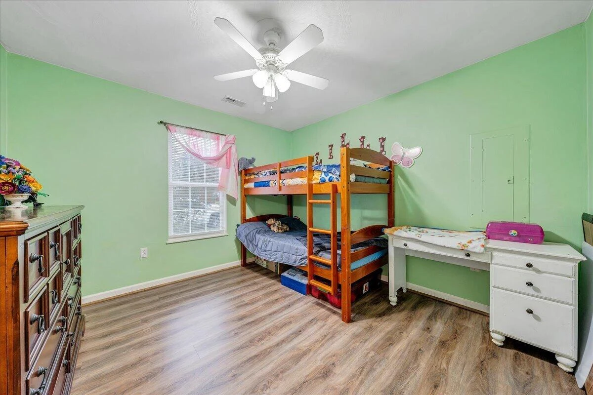 1341 Gillette AVE - Photo 15