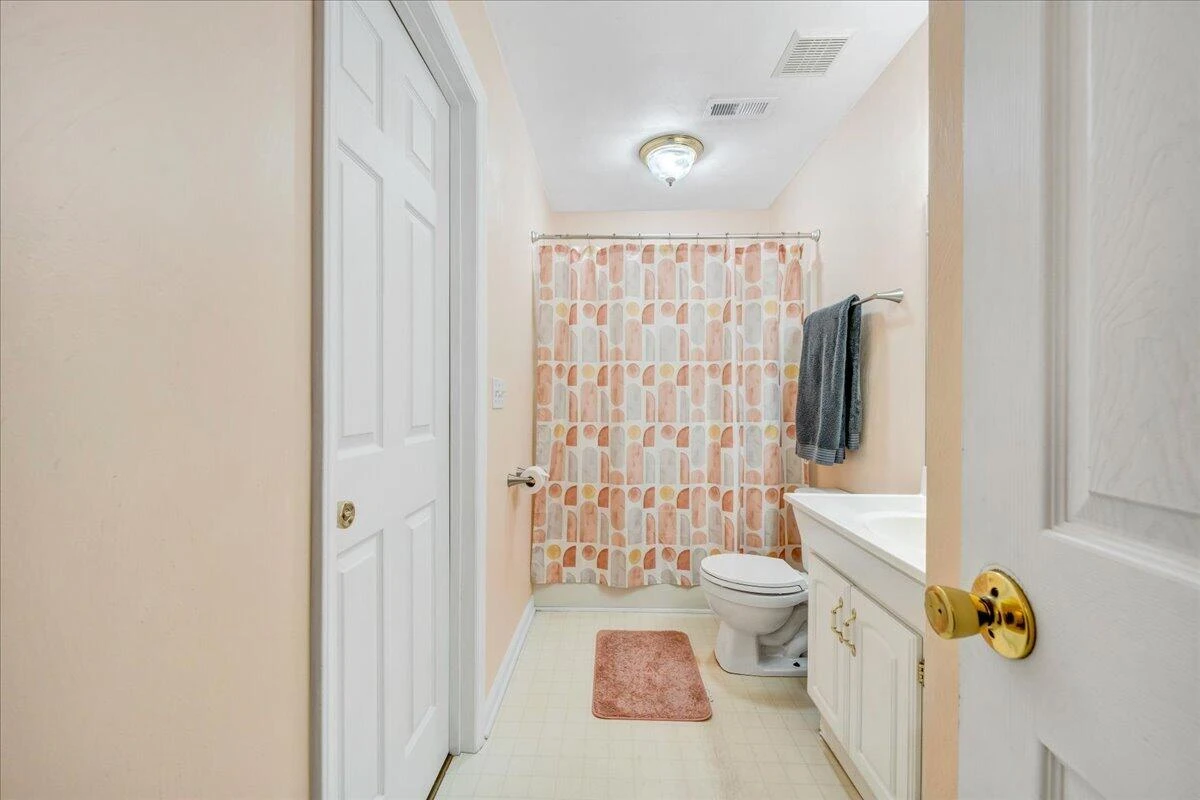 1341 Gillette AVE - Photo 17