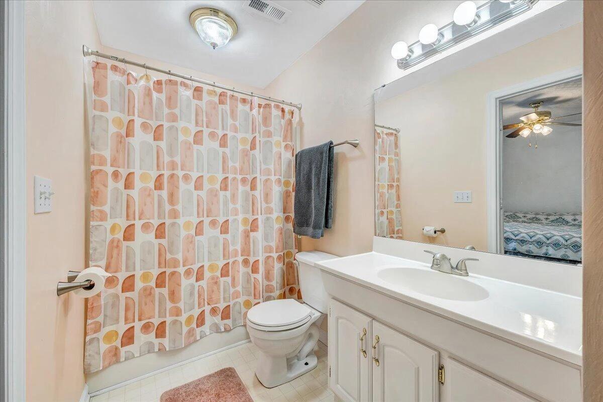 1341 Gillette AVE - Photo 18