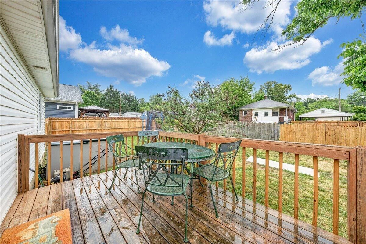 1341 Gillette AVE - Photo 20