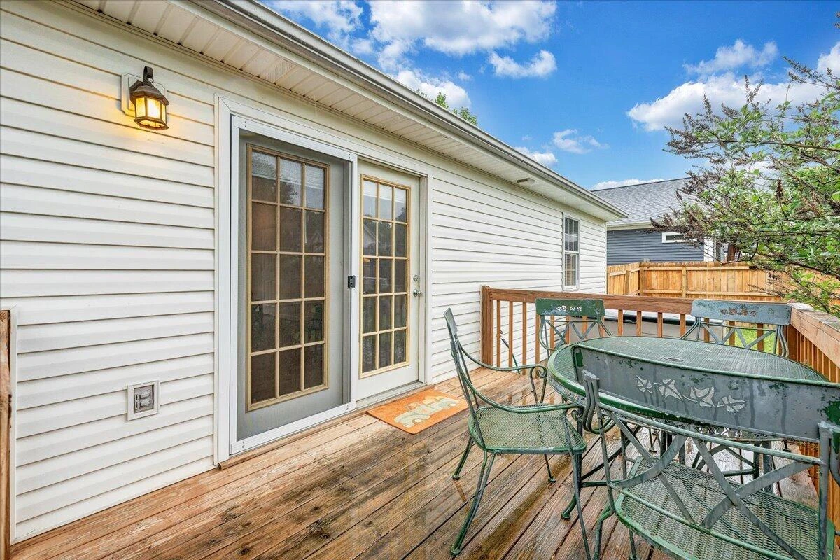 1341 Gillette AVE - Photo 21