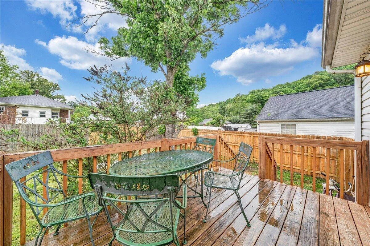 1341 Gillette AVE - Photo 22