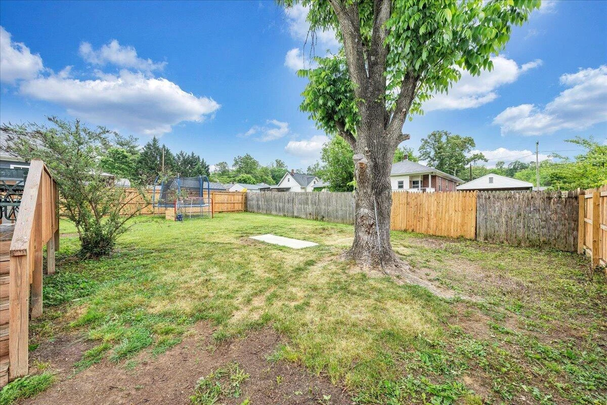 1341 Gillette AVE - Photo 23