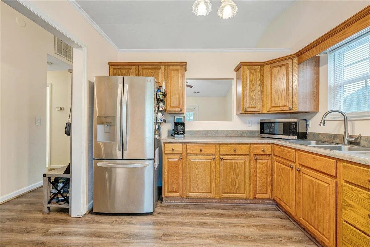 1341 Gillette AVE - Photo 6
