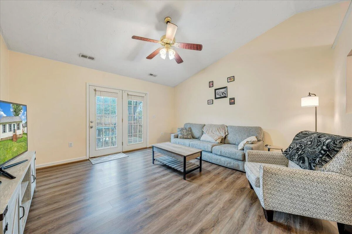 1341 Gillette AVE - Photo 8