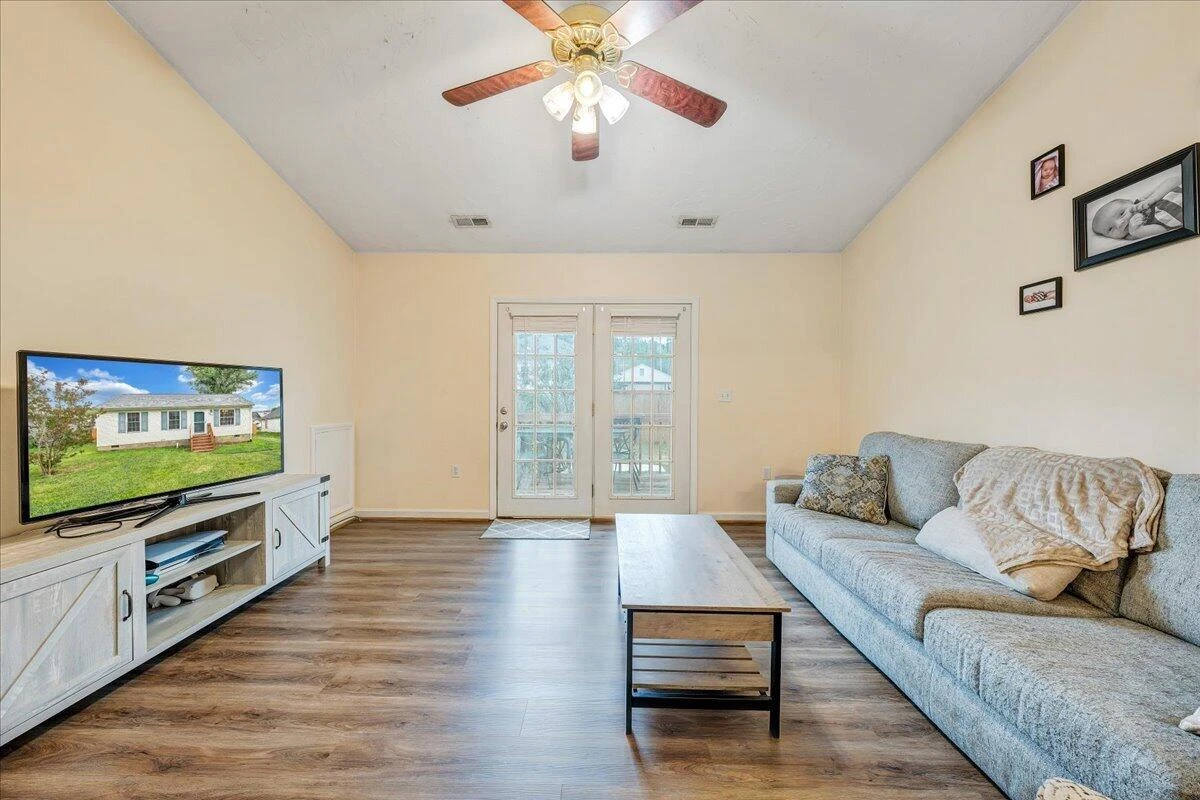 1341 Gillette AVE - Photo 9