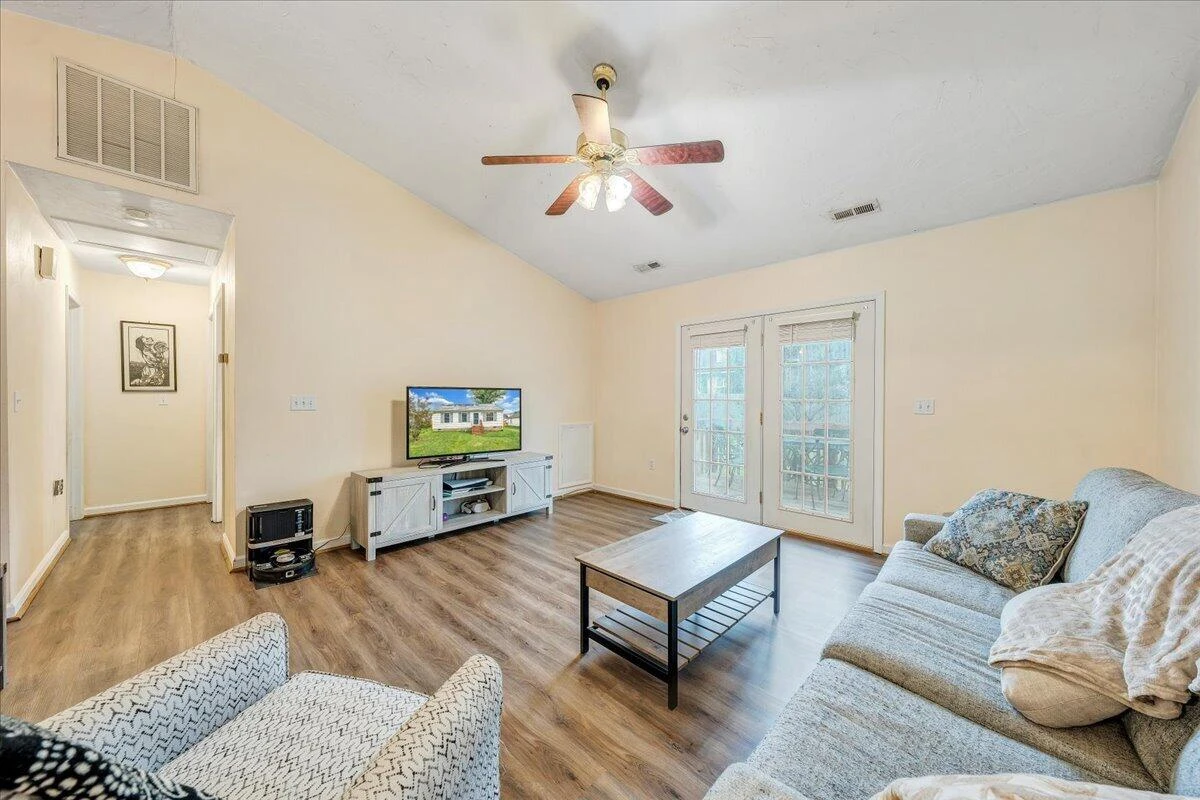 1341 Gillette AVE - Photo 10