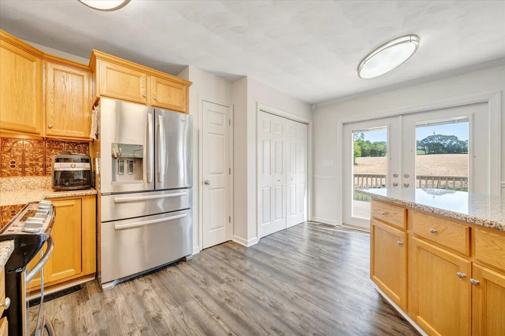 692 Brookfield LN - Photo 10