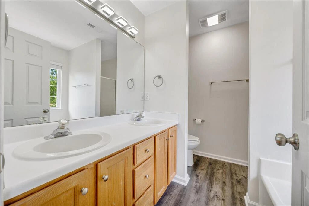 692 Brookfield LN - Photo 16