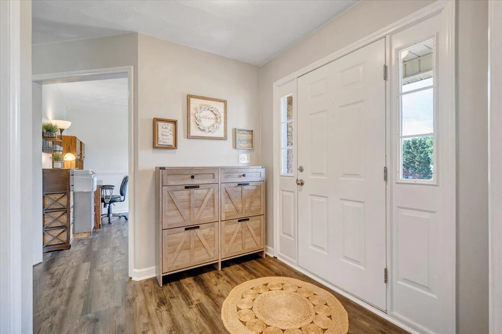 692 Brookfield LN - Photo 2