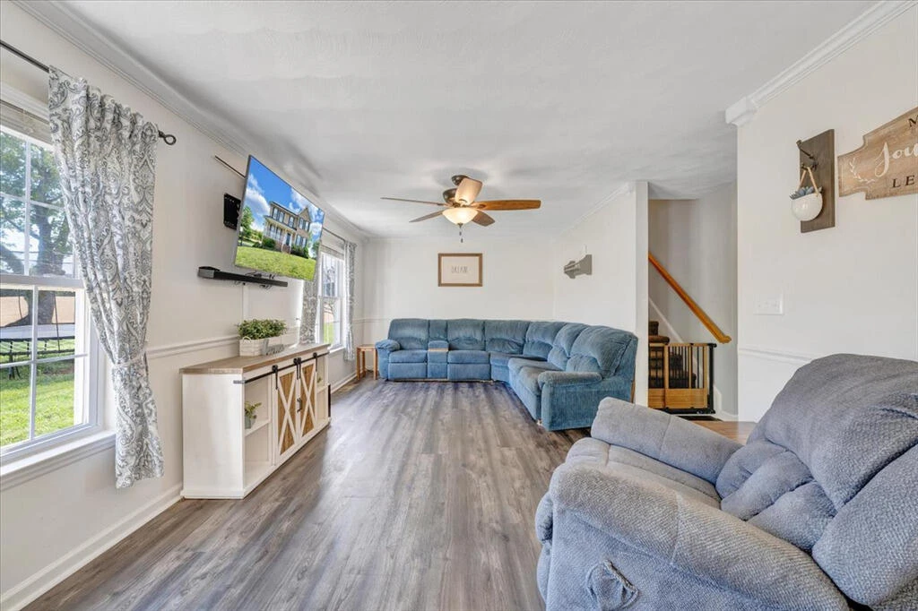 692 Brookfield LN - Photo 5