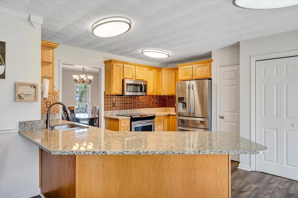 692 Brookfield LN - Photo 7
